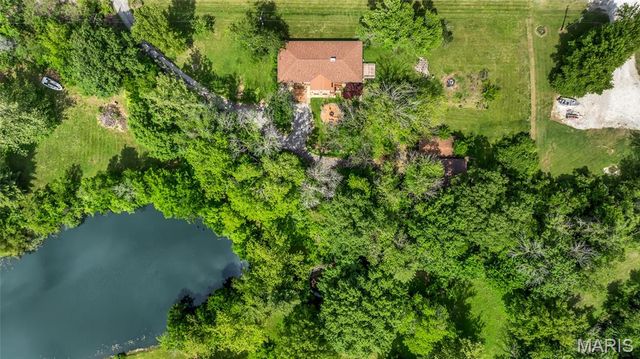 6137 Floraville Road, Millstadt, IL 62260