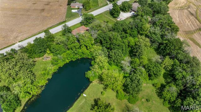 6137 Floraville Road, Millstadt, IL 62260