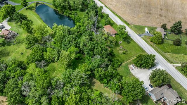 6137 Floraville Road, Millstadt, IL 62260