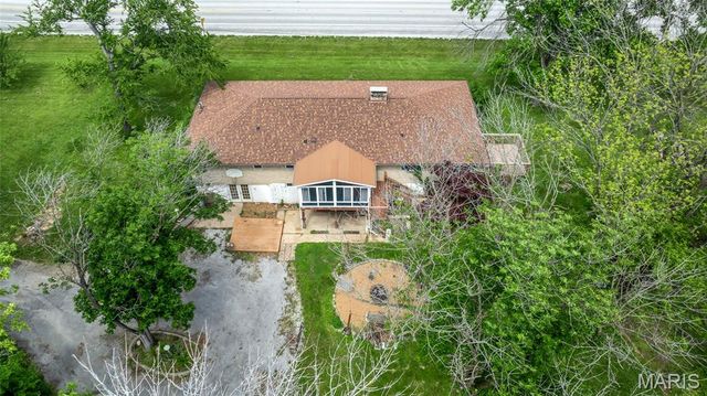 6137 Floraville Road, Millstadt, IL 62260