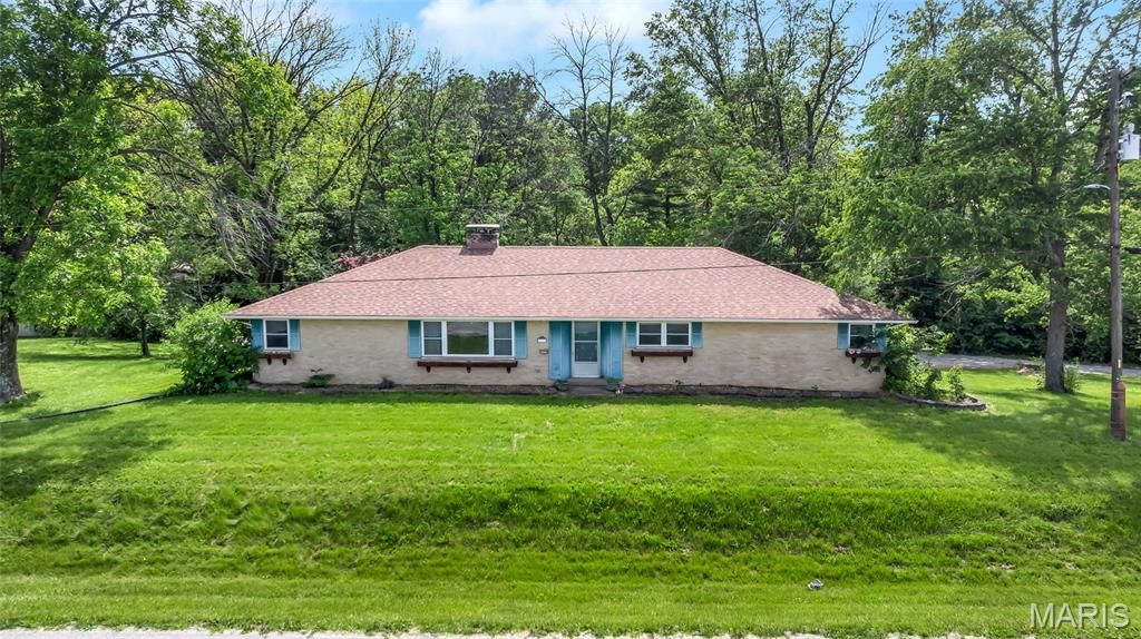 6137 Floraville Road, Millstadt, IL 62260