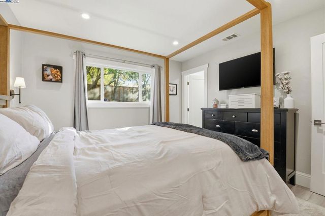 1341 Maryland Dr, Concord, CA 94521