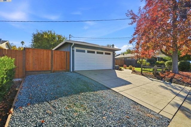 1341 Maryland Dr, Concord, CA 94521
