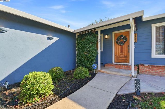 1341 Maryland Dr, Concord, CA 94521