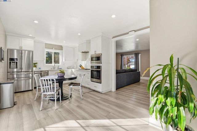 1341 Maryland Dr, Concord, CA 94521