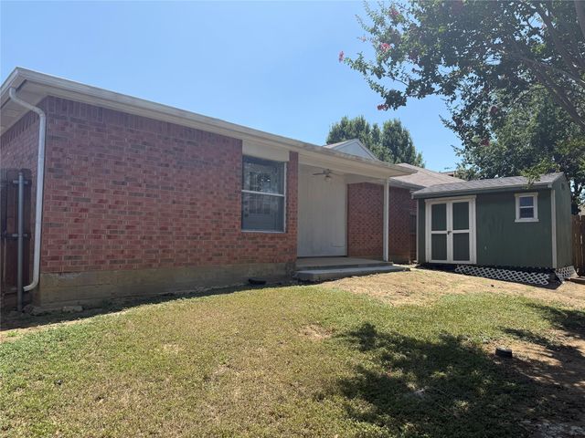 422 Blueberry Hill Lane, Mansfield, TX 76063