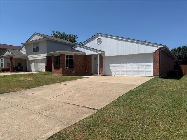 422 Blueberry Hill Lane, Mansfield, TX 76063