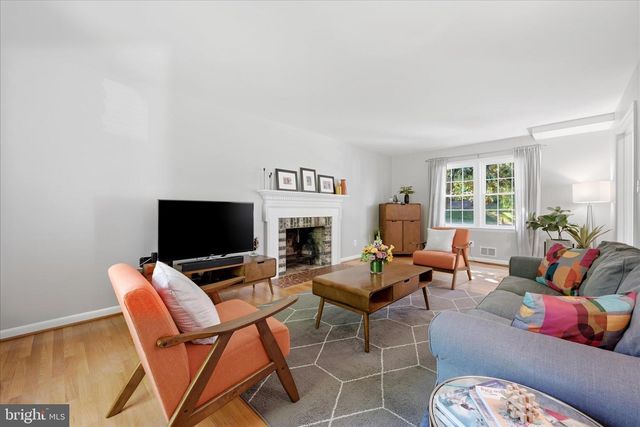312 BROADLEAF, Vienna, VA 22180