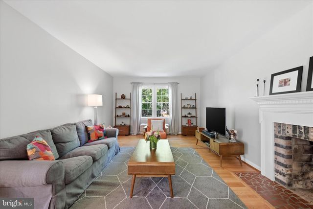 312 BROADLEAF, Vienna, VA 22180