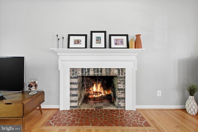 312 BROADLEAF, Vienna, VA 22180