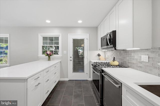312 BROADLEAF, Vienna, VA 22180
