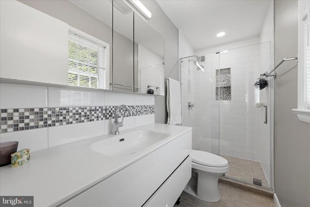 312 BROADLEAF, Vienna, VA 22180