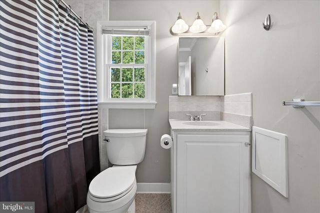 312 BROADLEAF, Vienna, VA 22180