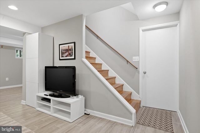 312 BROADLEAF, Vienna, VA 22180
