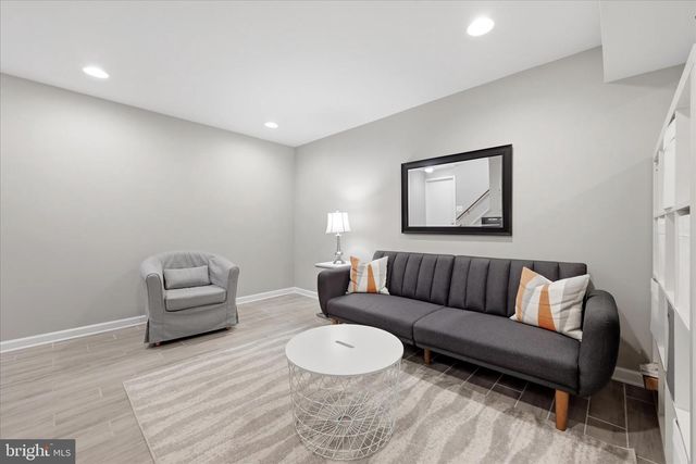 312 BROADLEAF, Vienna, VA 22180