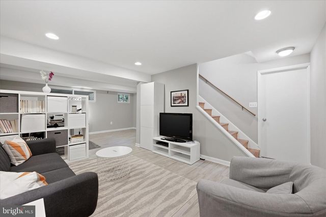 312 BROADLEAF, Vienna, VA 22180