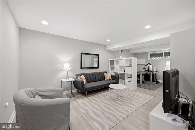 312 BROADLEAF, Vienna, VA 22180
