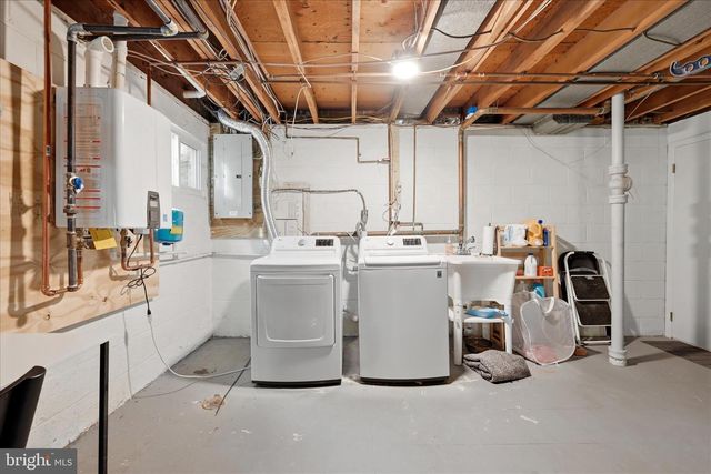 312 BROADLEAF, Vienna, VA 22180