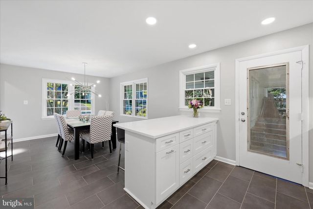 312 BROADLEAF, Vienna, VA 22180