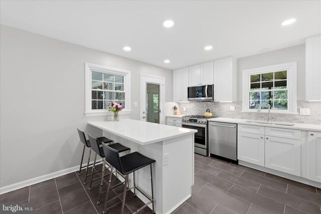 312 BROADLEAF, Vienna, VA 22180