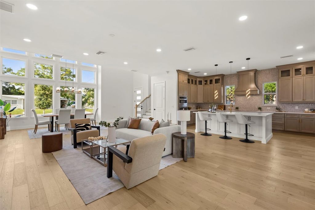 Image 11 of property listing at 4401 ROCKLEDGE ROAD, Orlando, FL 32807