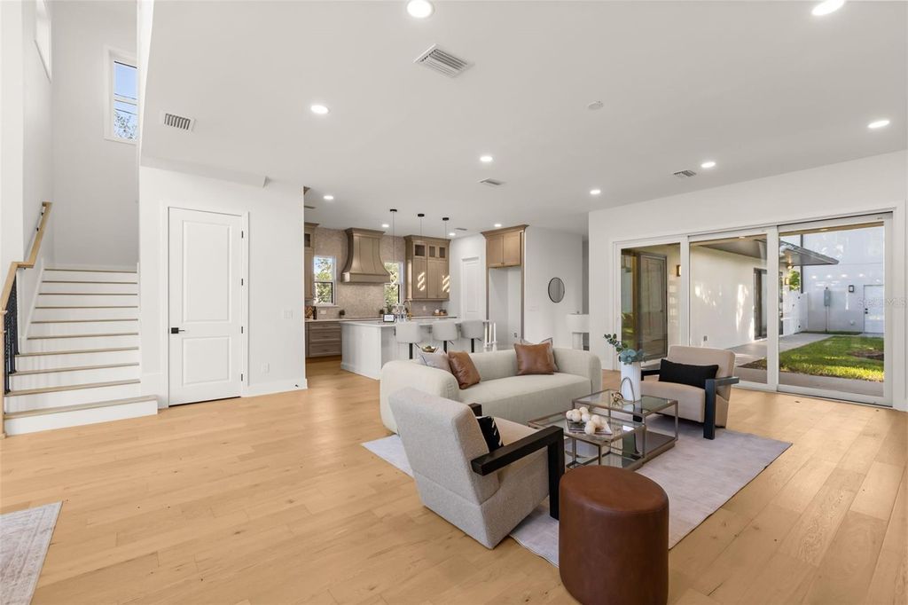 Image 14 of property listing at 4401 ROCKLEDGE ROAD, Orlando, FL 32807