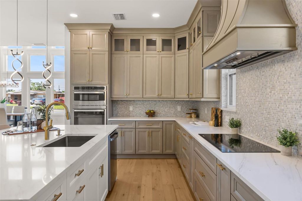 Image 19 of property listing at 4401 ROCKLEDGE ROAD, Orlando, FL 32807