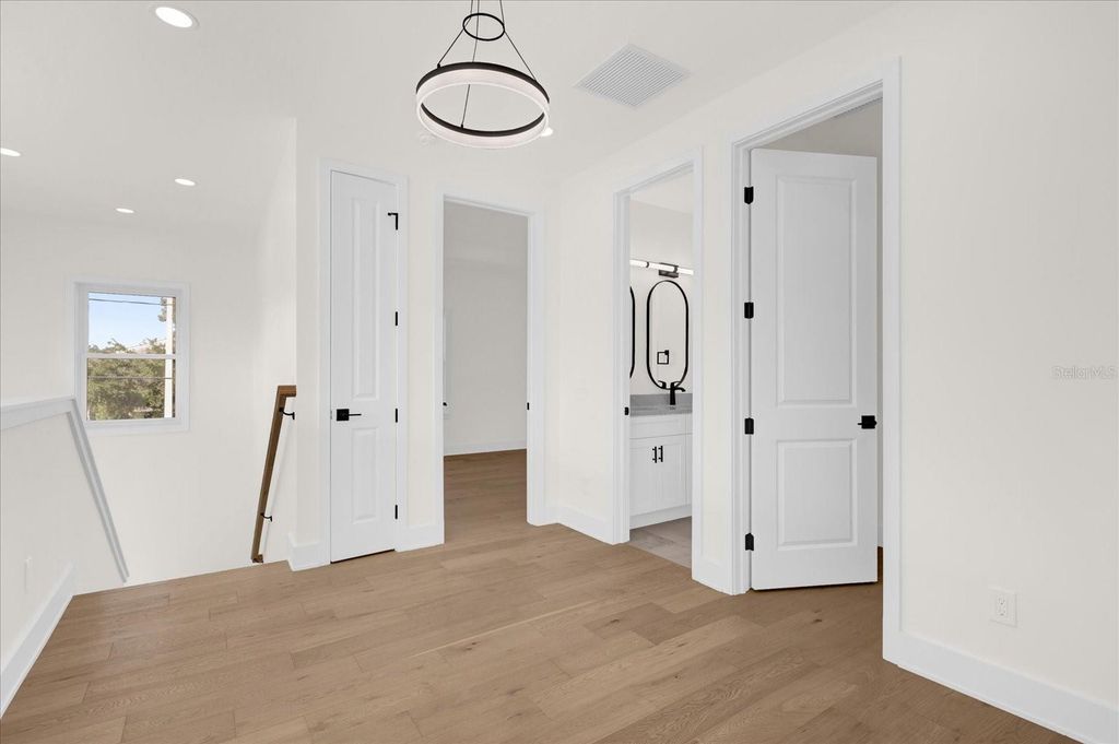 Image 35 of property listing at 4401 ROCKLEDGE ROAD, Orlando, FL 32807