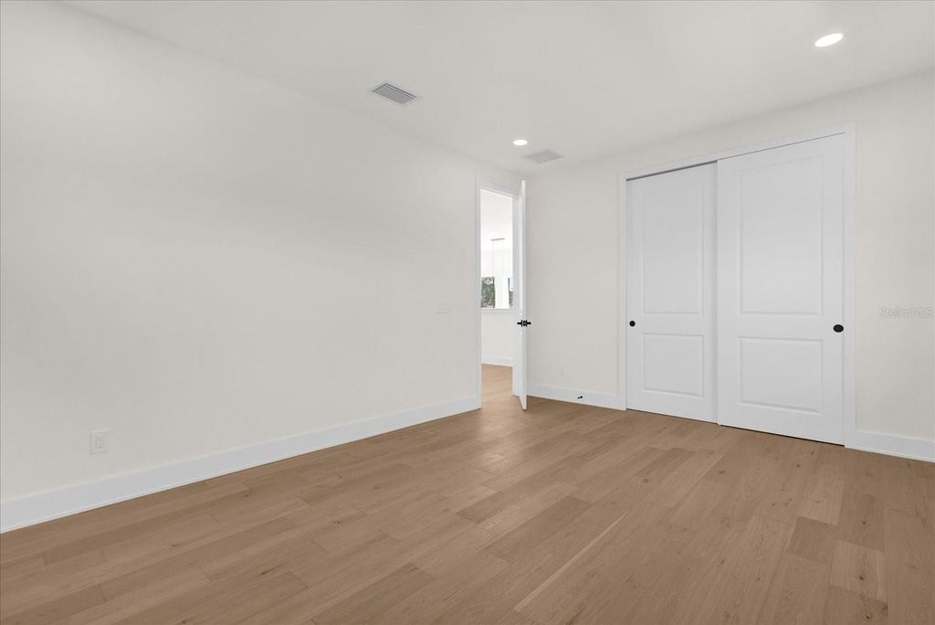 Image 39 of property listing at 4401 ROCKLEDGE ROAD, Orlando, FL 32807