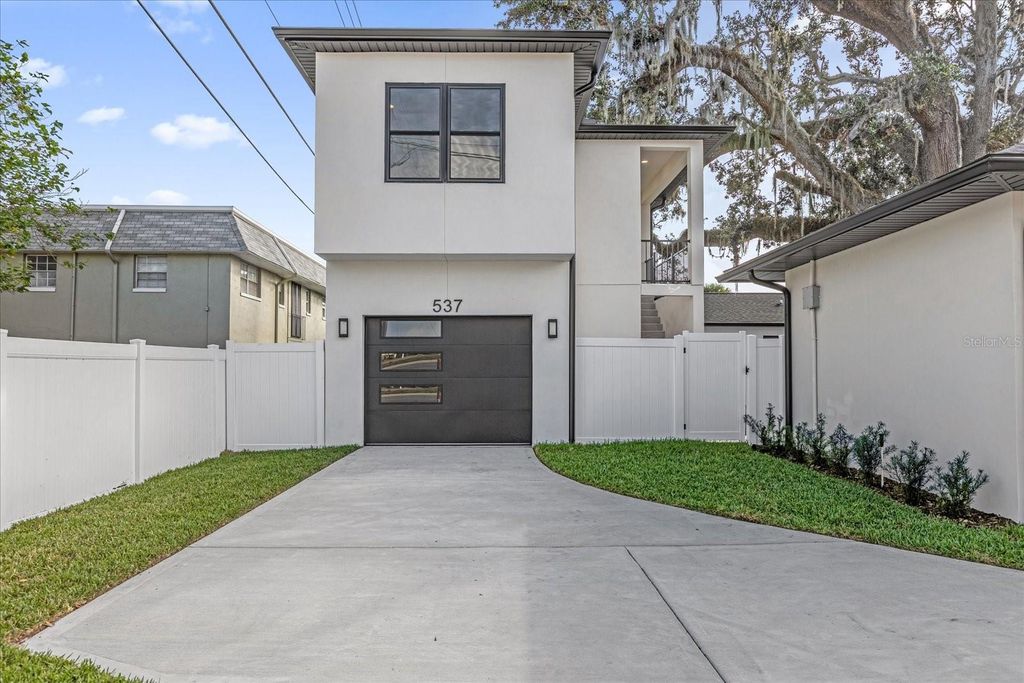 Image 54 of property listing at 4401 ROCKLEDGE ROAD, Orlando, FL 32807
