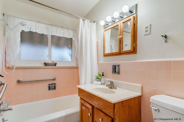 1100 ROSEBUD RD, Cheyenne, WY 82001