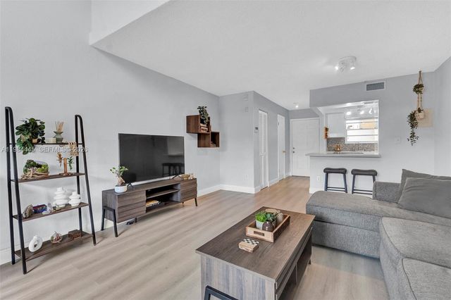 8600 SW 109th Ave 4-207, Miami, FL 33173