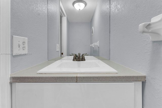 8600 SW 109th Ave 4-207, Miami, FL 33173