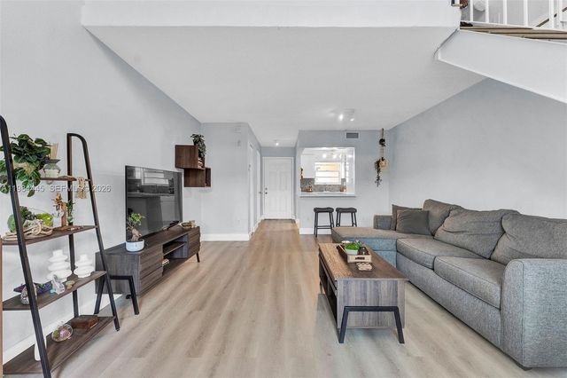 8600 SW 109th Ave 4-207, Miami, FL 33173