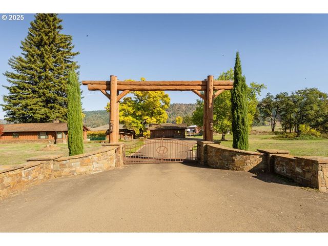 8690 LOOKINGGLASS Rd, Roseburg, OR 97471