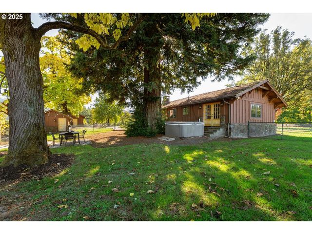 8690 LOOKINGGLASS Rd, Roseburg, OR 97471