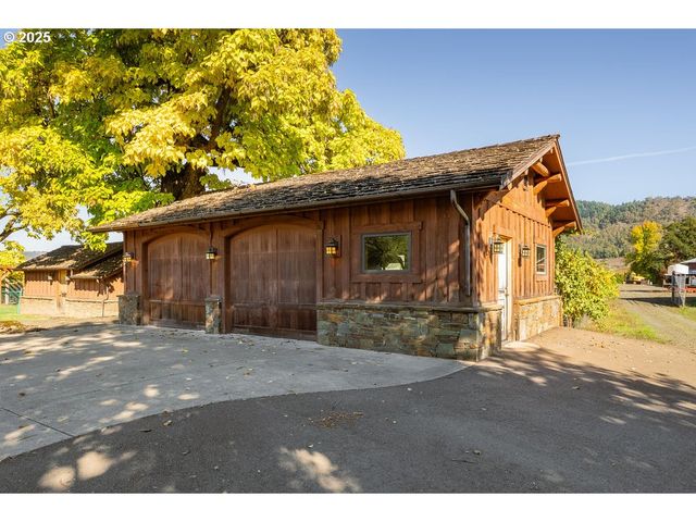 8690 LOOKINGGLASS Rd, Roseburg, OR 97471