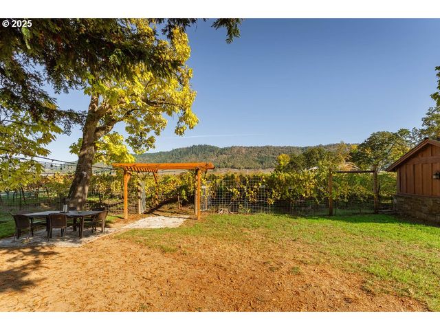 8690 LOOKINGGLASS Rd, Roseburg, OR 97471