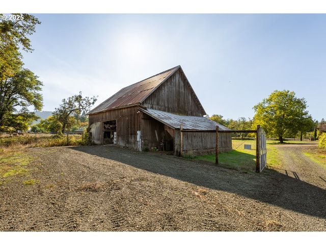 8690 LOOKINGGLASS Rd, Roseburg, OR 97471