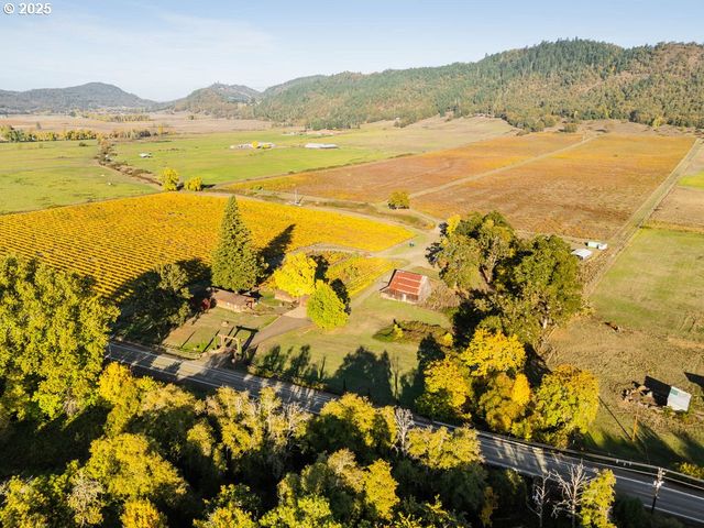 8690 LOOKINGGLASS Rd, Roseburg, OR 97471