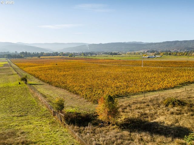 8690 LOOKINGGLASS Rd, Roseburg, OR 97471