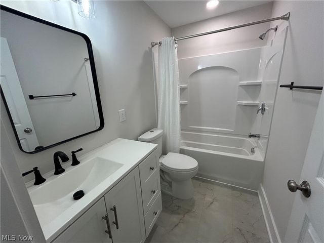 938 East Drive, Sheffield Lake, OH 44054
