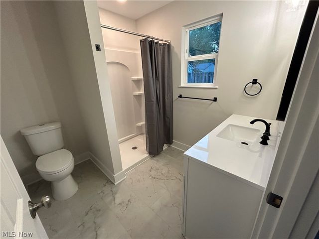 938 East Drive, Sheffield Lake, OH 44054