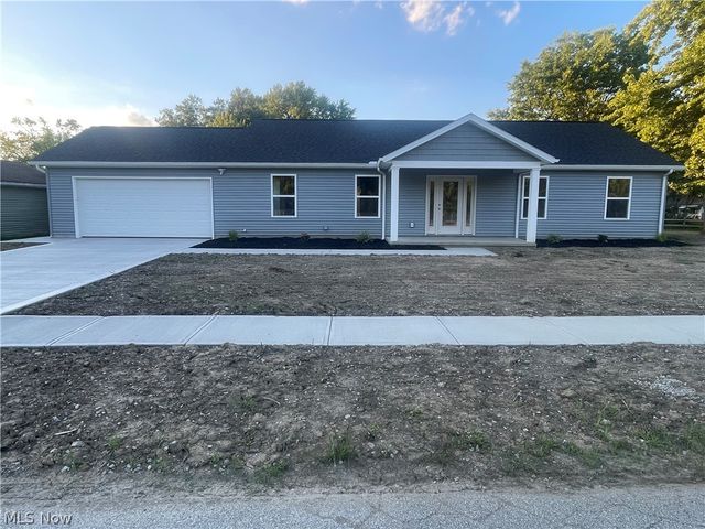 938 East Drive, Sheffield Lake, OH 44054