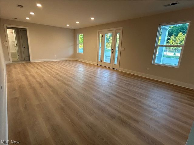 938 East Drive, Sheffield Lake, OH 44054