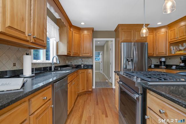 20 Taylor Town Road, Glastonbury, CT 06073
