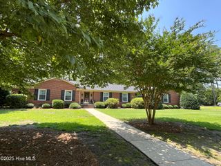 1215 Dunbar Drive, Laurinburg, NC 28352