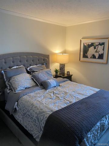 9922 Macbeth Street, Fenton, MI 48430