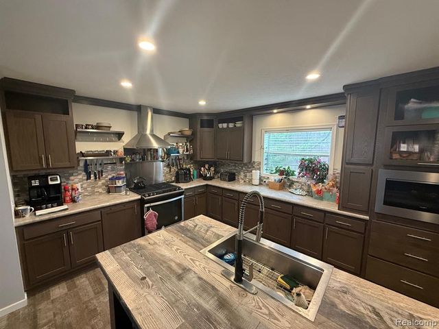 9922 Macbeth Street, Fenton, MI 48430