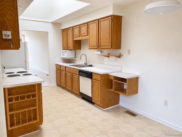 48781 Mill Bank Court, Shelby Twp, MI 48315